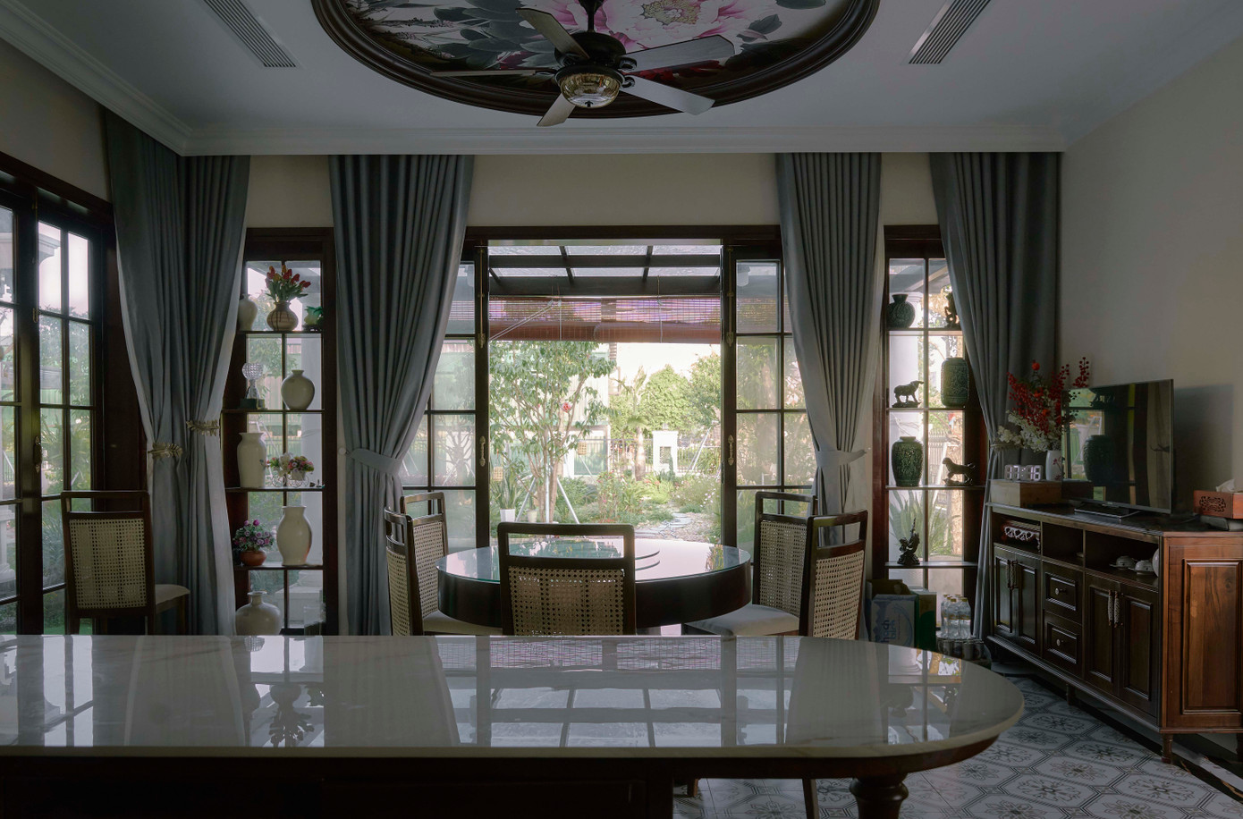 Nội thất mang phong cách Indochine.