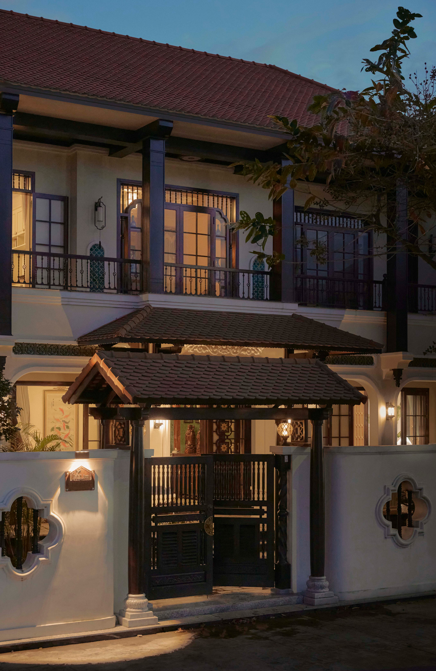 Kết hợp với đèn vàng, gợi nhớ về sự kết nối thời gian.