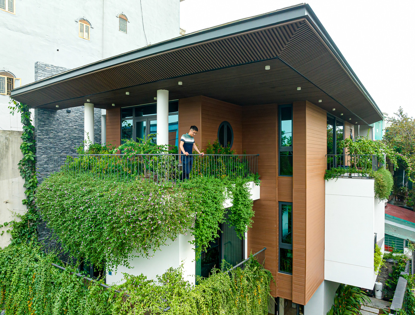 Thực hiện các phương pháp thiết kế đặc biệt để điều chỉnh vi khí hậu. Thực hiện các phương pháp thiết kế đặc biệt để điều chỉnh vi khí hậu.