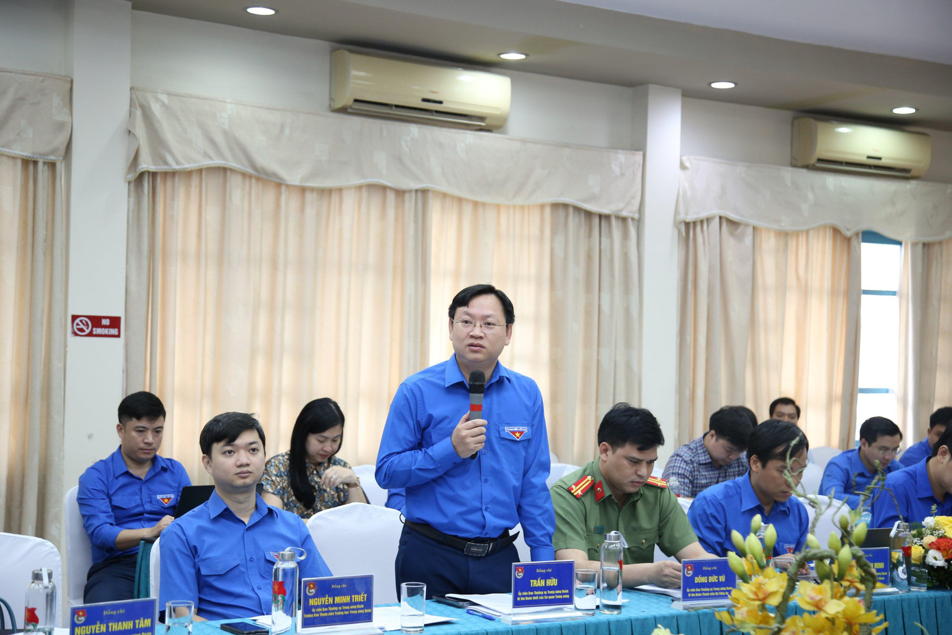 Các đại biểu thảo luận tại Hội nghị Các đại biểu thảo luận tại Hội nghị