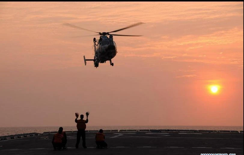 Bốn trực thăng và một chiếc thủy phi cơ cũng được Hải quân Trung Quốc điều ra Biển Đông trong đợt này.