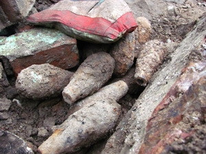 Vẫn còn nhiều đạn cối sót lại sau chiến tranh. Ảnh minh họa