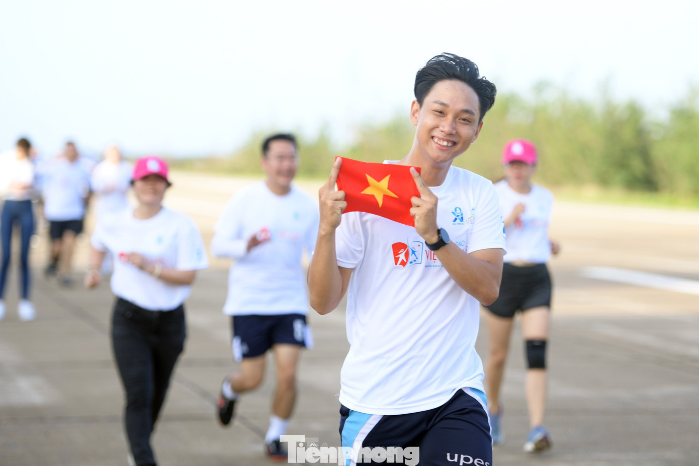 Các đại biểu tham gia giải chạy Vì Trường Sa thân yêu trong chương trình “Sinh viên với biển, đảo Tổ quốc” năm 2023. Ảnh: Dương Triều Các đại biểu tham gia giải chạy Vì Trường Sa thân yêu trong chương trình “Sinh viên với biển, đảo Tổ quốc” năm 2023. Ảnh: Dương Triều