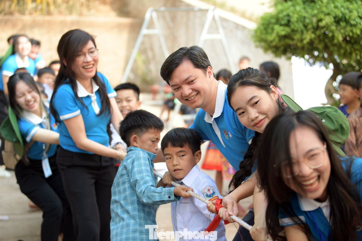 Anh Nguyễn Minh Triết - Bí thư T.Ư Đoàn, Chủ tịch T.Ư Hội SVVN tham gia trò chơi cùng học sinh Trường PTDT bán trú Tiểu học Nậm Vì (xã Nậm Vì, huyện Mường Nhé, tỉnh Điện Biên). Anh Nguyễn Minh Triết - Bí thư T.Ư Đoàn, Chủ tịch T.Ư Hội SVVN tham gia trò chơi cùng học sinh Trường PTDT bán trú Tiểu học Nậm Vì (xã Nậm Vì, huyện Mường Nhé, tỉnh Điện Biên).