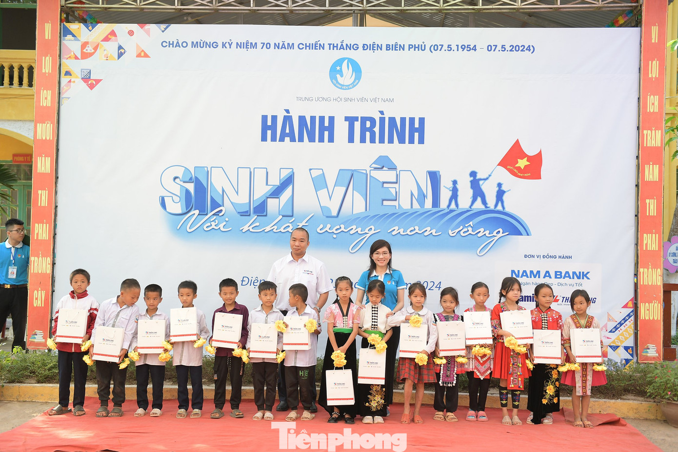 Những hộp sữa, món quà được trao tại Ngày hội Những hộp sữa, món quà được trao tại Ngày hội