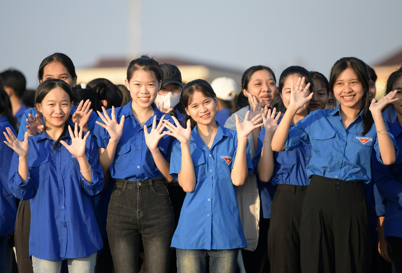 Thanh niên tình nguyện tham gia làm sạch biển tại Phú Yên. Ảnh: Như Ý Thanh niên tình nguyện tham gia làm sạch biển tại Phú Yên. Ảnh: Như Ý