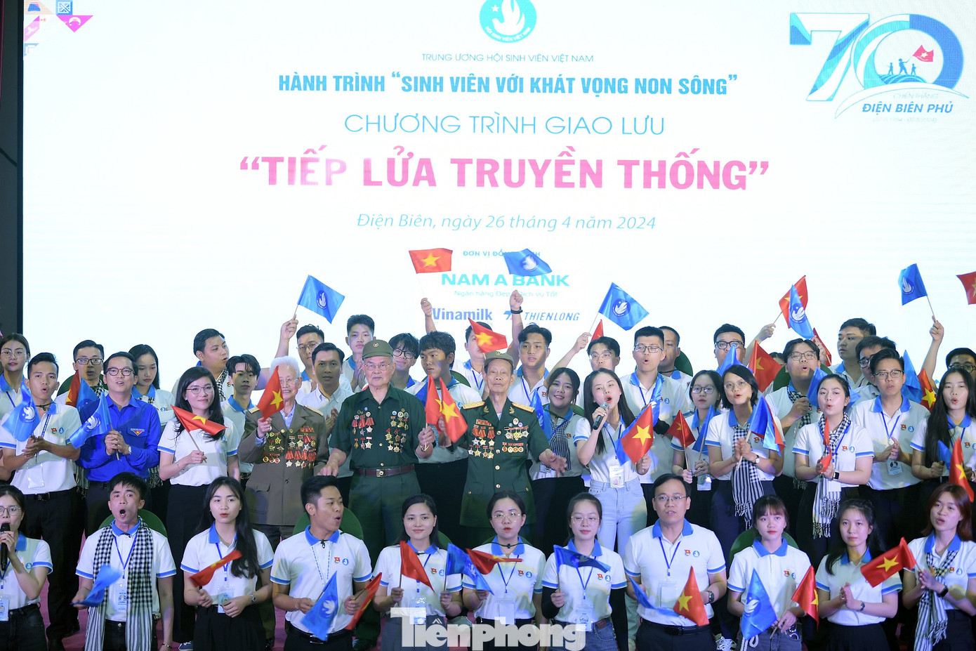 Sinh viên giao lưu tại chương trình