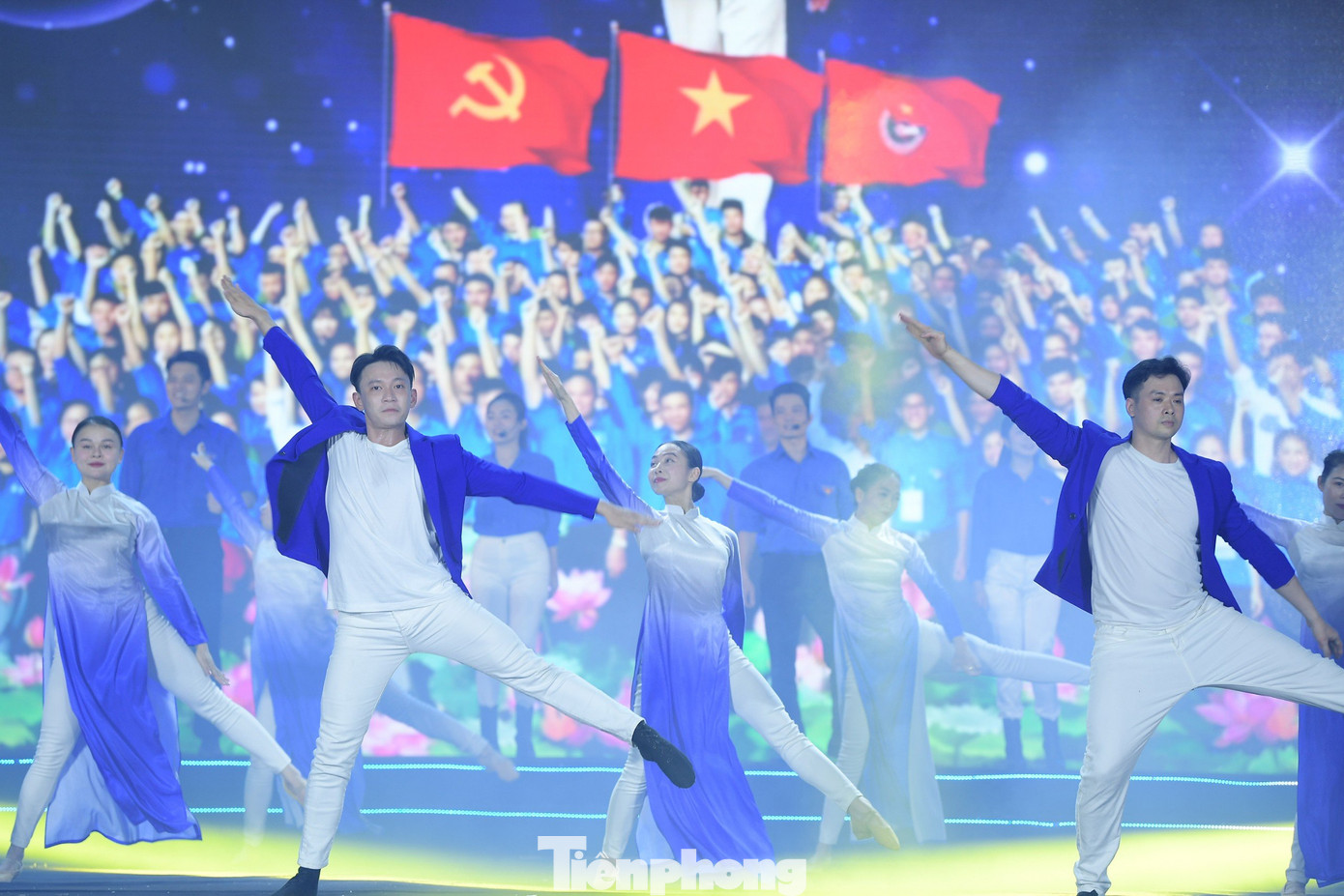 Màu sắc tuổi trẻ được thể hiện tại chương trình.