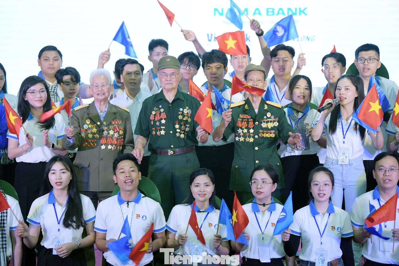 Ba nhân chứng lịch sử trực tiếp tham gia Chiến dịch Điện Biên Phủ giao lưu với sinh viên