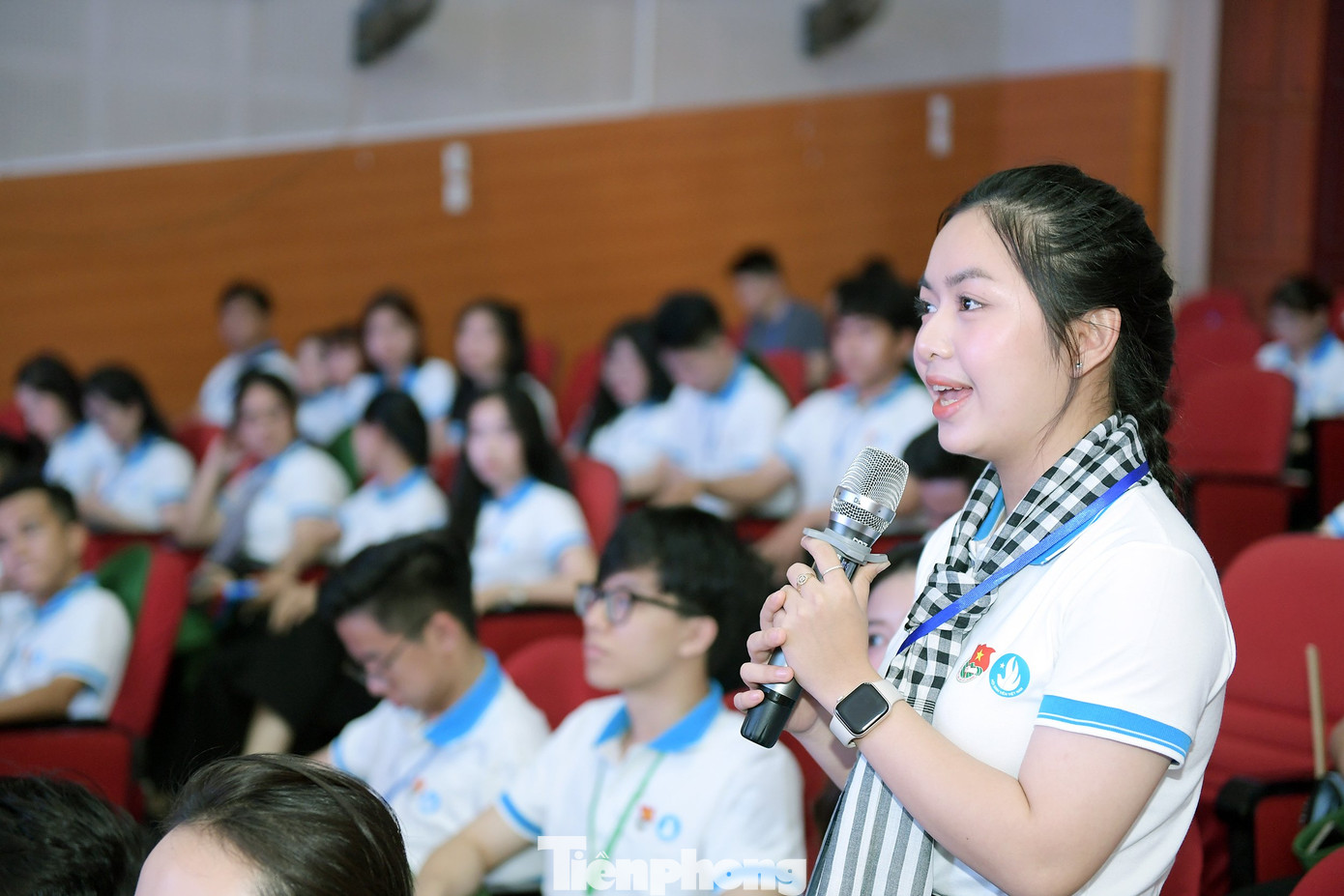 Sinh viên giao lưu tại chương trình