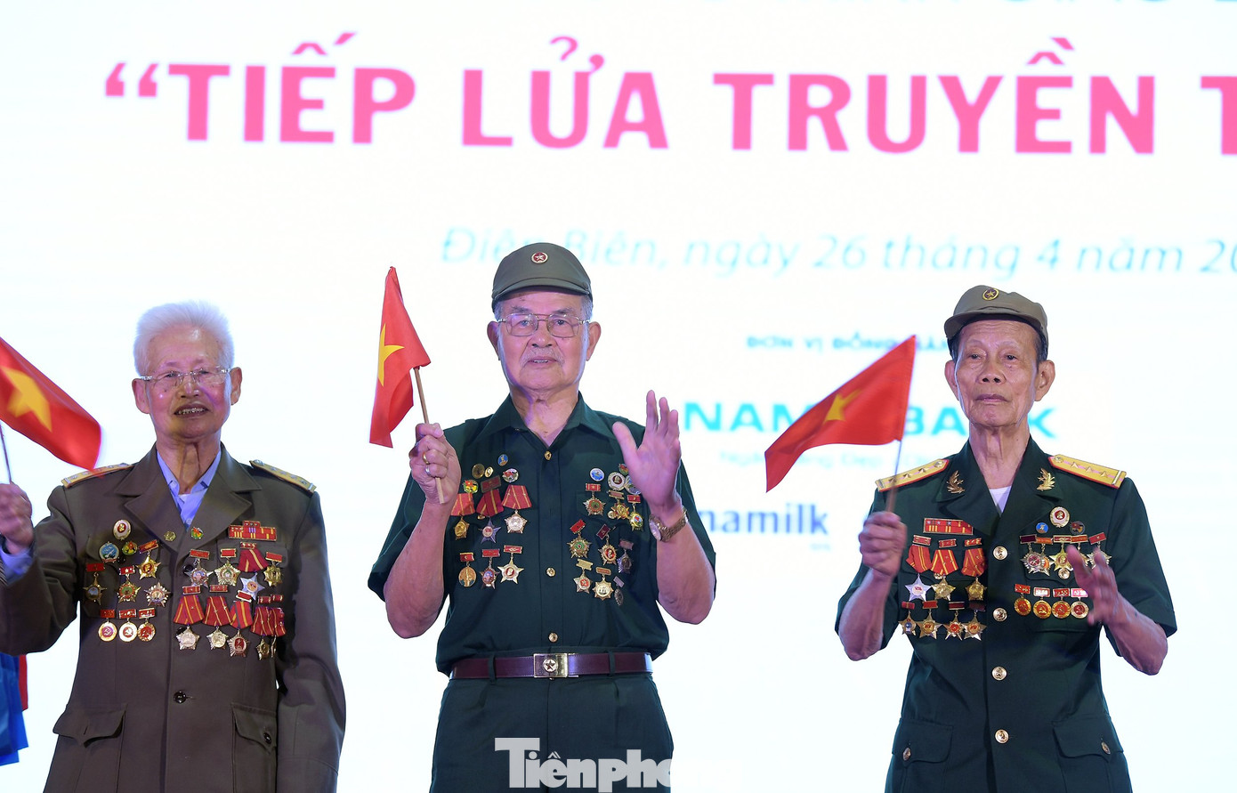 Ba nhân chứng lịch sử giao lưu tại chương trình