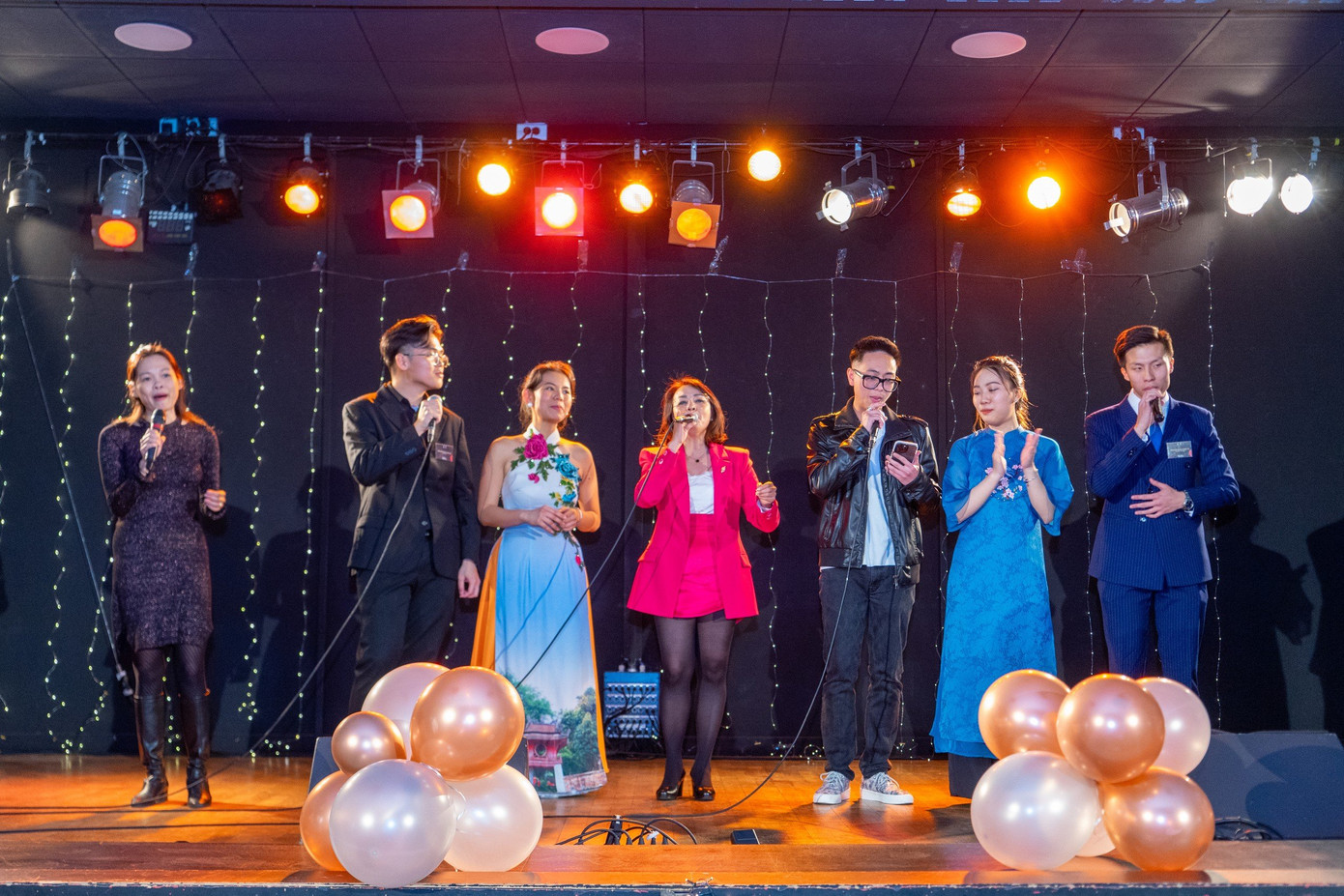 Những hình ảnh đáng nhớ tại Gala kỷ niệm 15 năm thành lập của Hội Sinh viên Việt Nam tại Pháp Những hình ảnh đáng nhớ tại Gala kỷ niệm 15 năm thành lập của Hội Sinh viên Việt Nam tại Pháp