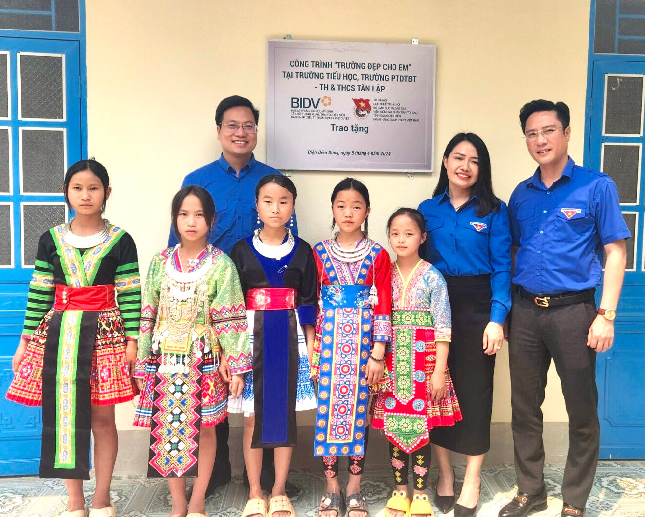 Trao tặng “Trường đẹp cho em” tại trường tiểu học, trường Phổ thông dân tộc bán trú – TH&THCS Tân Lập Trao tặng “Trường đẹp cho em” tại trường tiểu học, trường Phổ thông dân tộc bán trú – TH&THCS Tân Lập