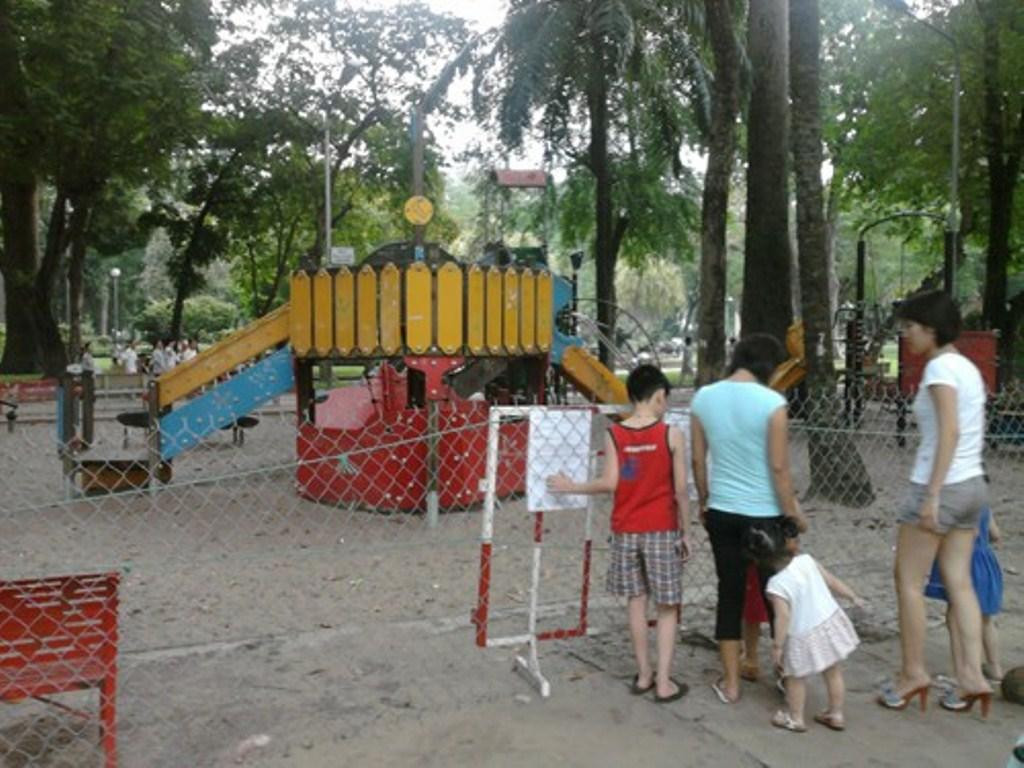 Khu vui chơi của trẻ em ở công viên văn hóa Tao Đàn Khu vui chơi của trẻ em ở công viên văn hóa Tao Đàn