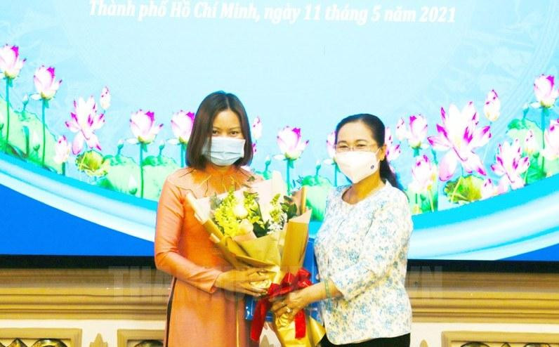 Bà Nguyễn Thị Thanh Vân (trái) Bà Nguyễn Thị Thanh Vân (trái)