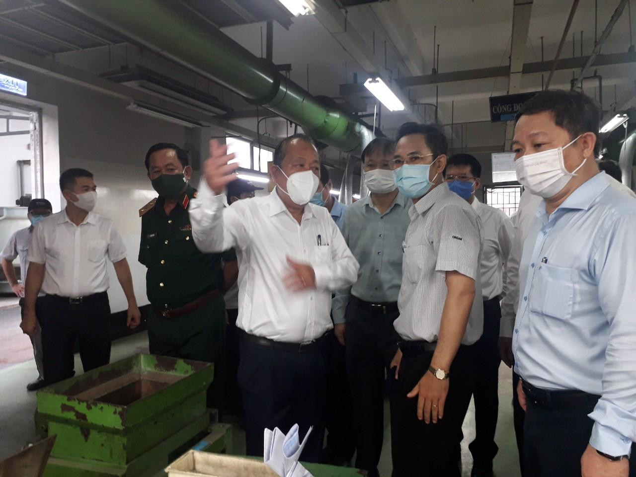 Phó Thủ tướng trao đổi với lãnh đạo các công ty đang hoạt động trong khu chế xuất Tân Thuận Phó Thủ tướng trao đổi với lãnh đạo các công ty đang hoạt động trong khu chế xuất Tân Thuận