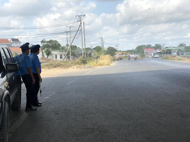 Chốt kiểm soát phòng chống dịch COVID-19 được lập tại các vị trí giao thông quan trọng vào tháng 4/2020 Chốt kiểm soát phòng chống dịch COVID-19 được lập tại các vị trí giao thông quan trọng vào tháng 4/2020