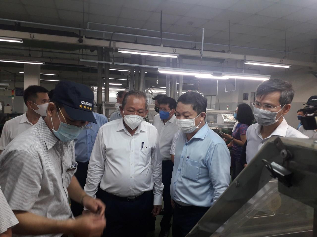 Phó Thủ tướng thường trực Trương Hòa Bình từng kiểm tra và đánh giá cao về an toàn phòng chống dịch COVID-19 tại khu chế xuất Tân Thuận TPHCM sáng 1/6.