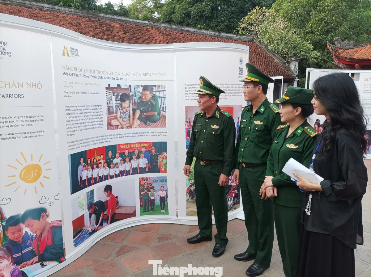 Phần giới thiệu về Chương trình “Nâng bước em tới trường - Con nuôi đồn biên phòng” của BĐBP trong Triển lãm Hành động vì Cộng đồng - Human Act Prize 2024 với chủ đề “Cộng đồng kiến tạo”.