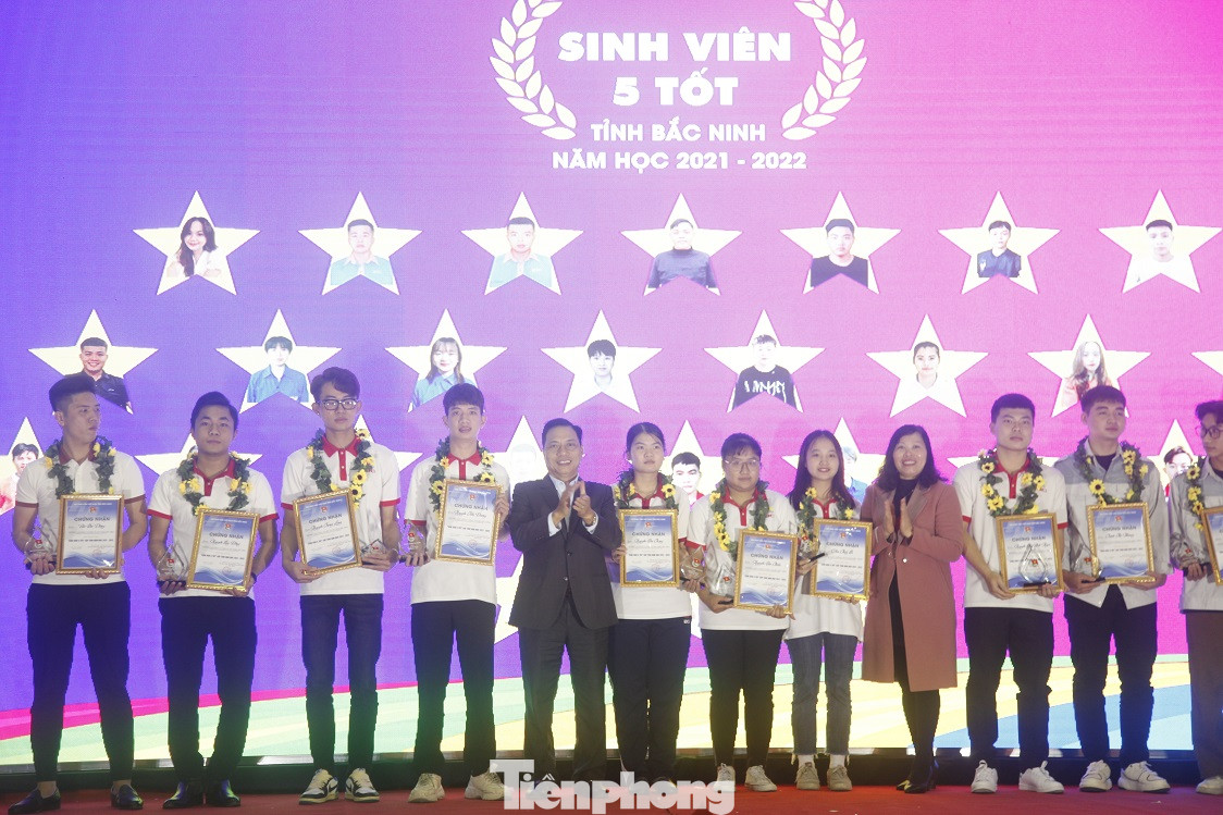 Tỉnh Đoàn Bắc Ninh tuyên dương &quot;Sinh viên 5 tốt&quot;