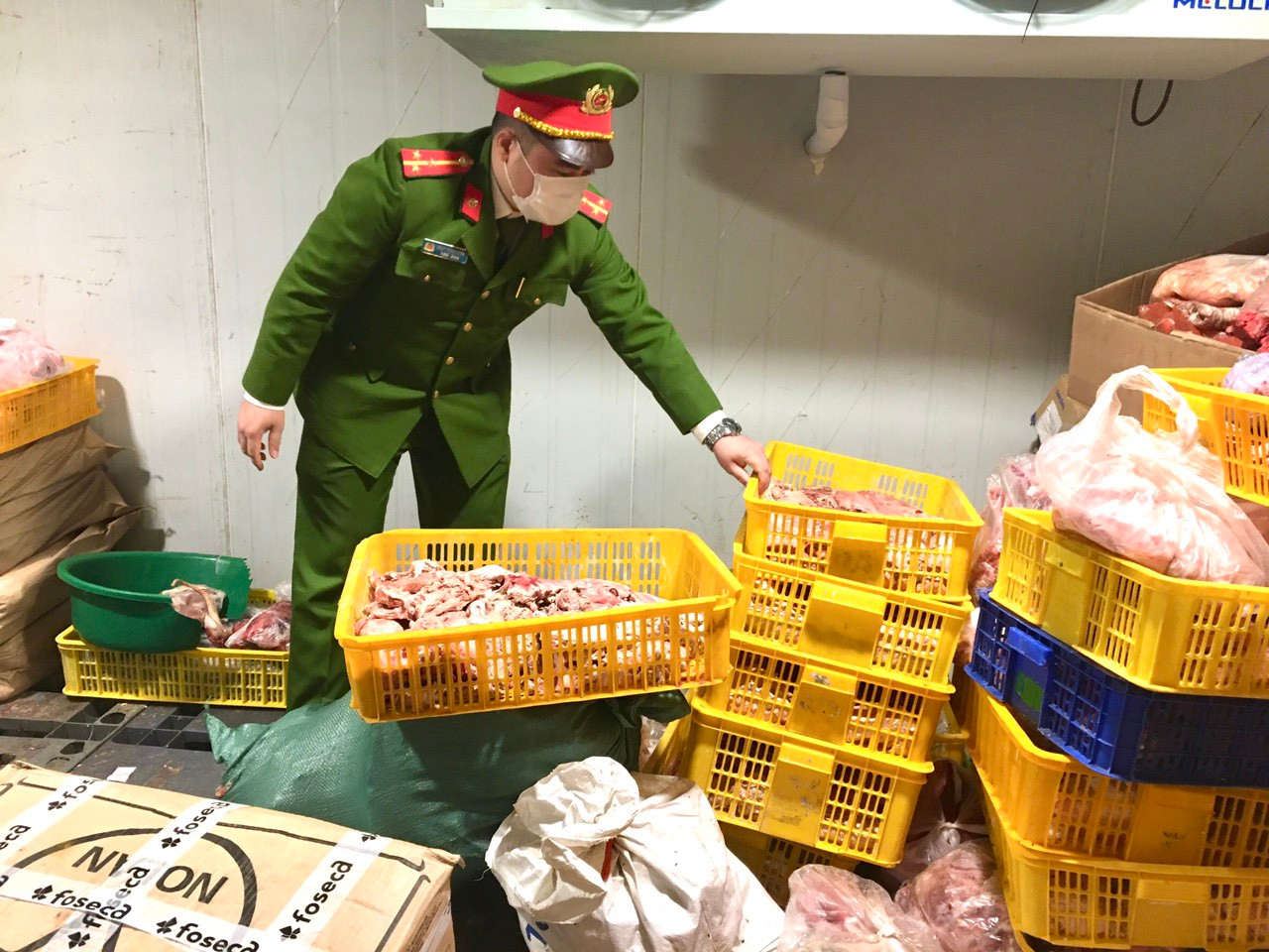 Cơ quan Công an phát hiện hơn 700kg thịt lợn đông lạnh nhiễm dịch tả