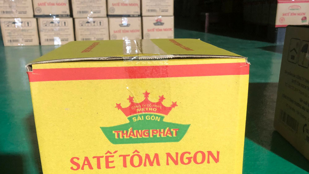 Vỏ bao bì đựng sản phẩm sa tế có dấu hiệu làm giả.