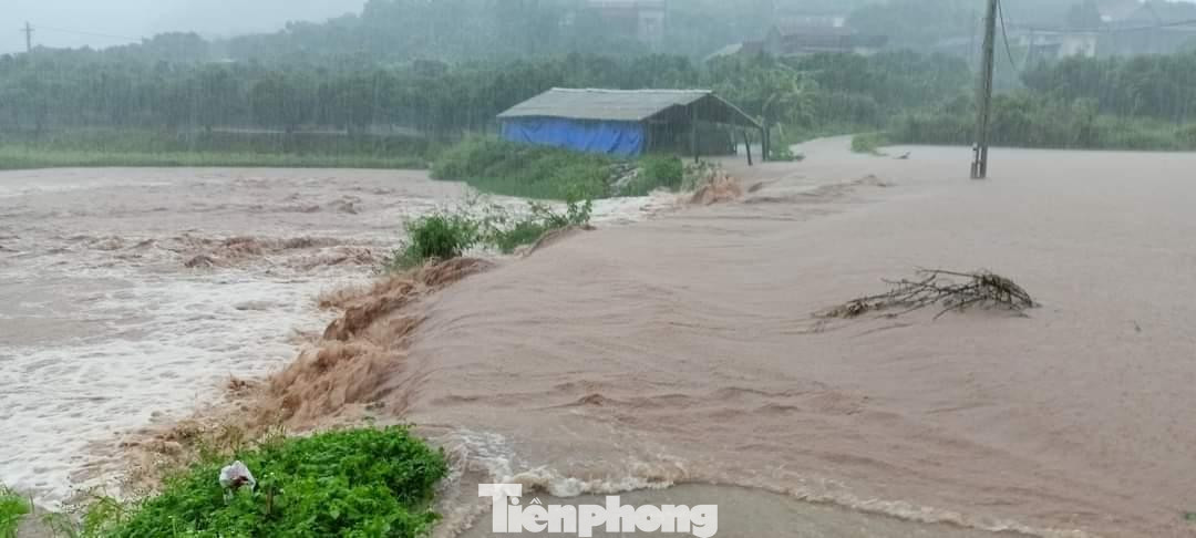 Mưa lũ khiến nhiều xã ở huyện Lục Ngạn bị chia cắt với bên ngoài
