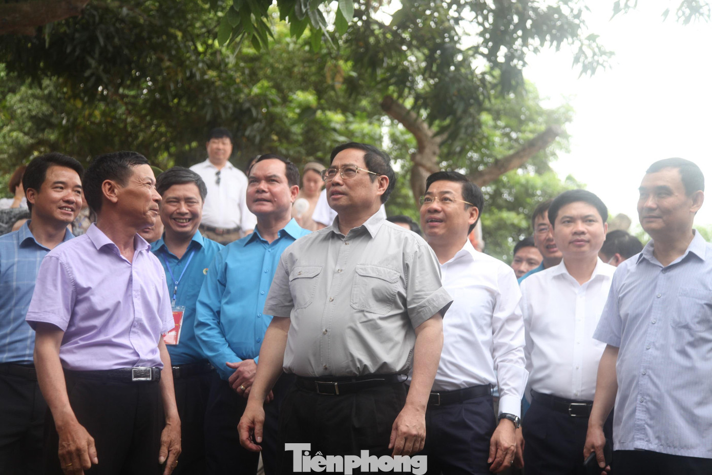 Thủ tướng đến thăm công nhân ở khu nhà trọ của ông Thân Ngọc Anh ở thôn An Thịnh Thủ tướng đến thăm công nhân ở khu nhà trọ của ông Thân Ngọc Anh ở thôn An Thịnh