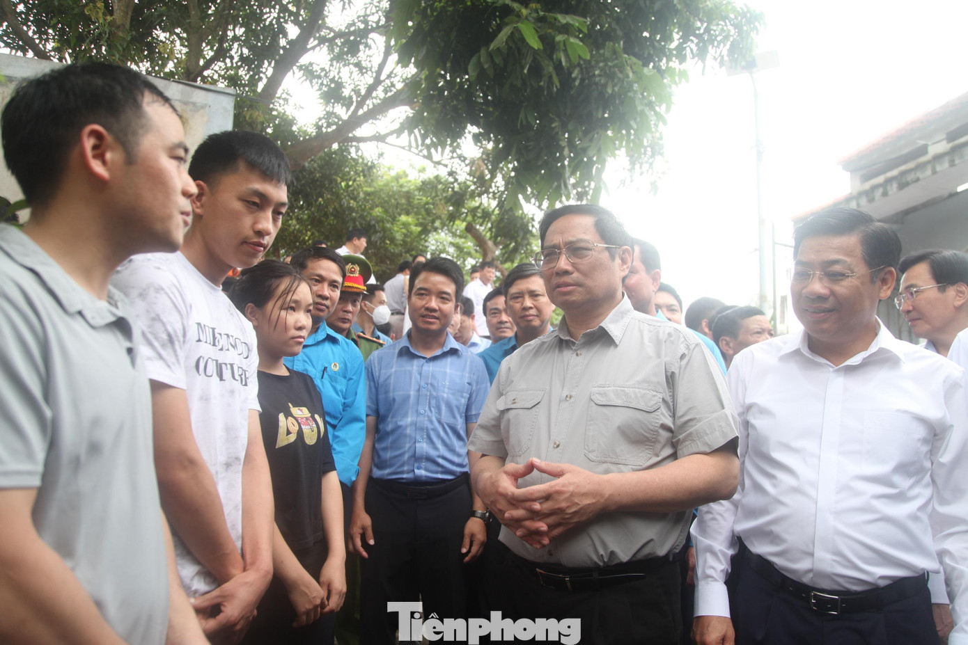 Thủ tướng lắng nghe công nhân chia sẻ về đời sống, gia đình, việc làm Thủ tướng lắng nghe công nhân chia sẻ về đời sống, gia đình, việc làm