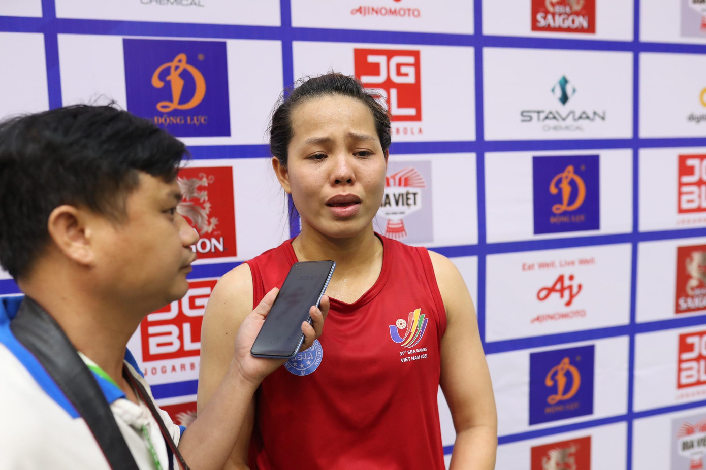 Vàng bật khóc khi chia sẻ về nỗi đau mất người thân