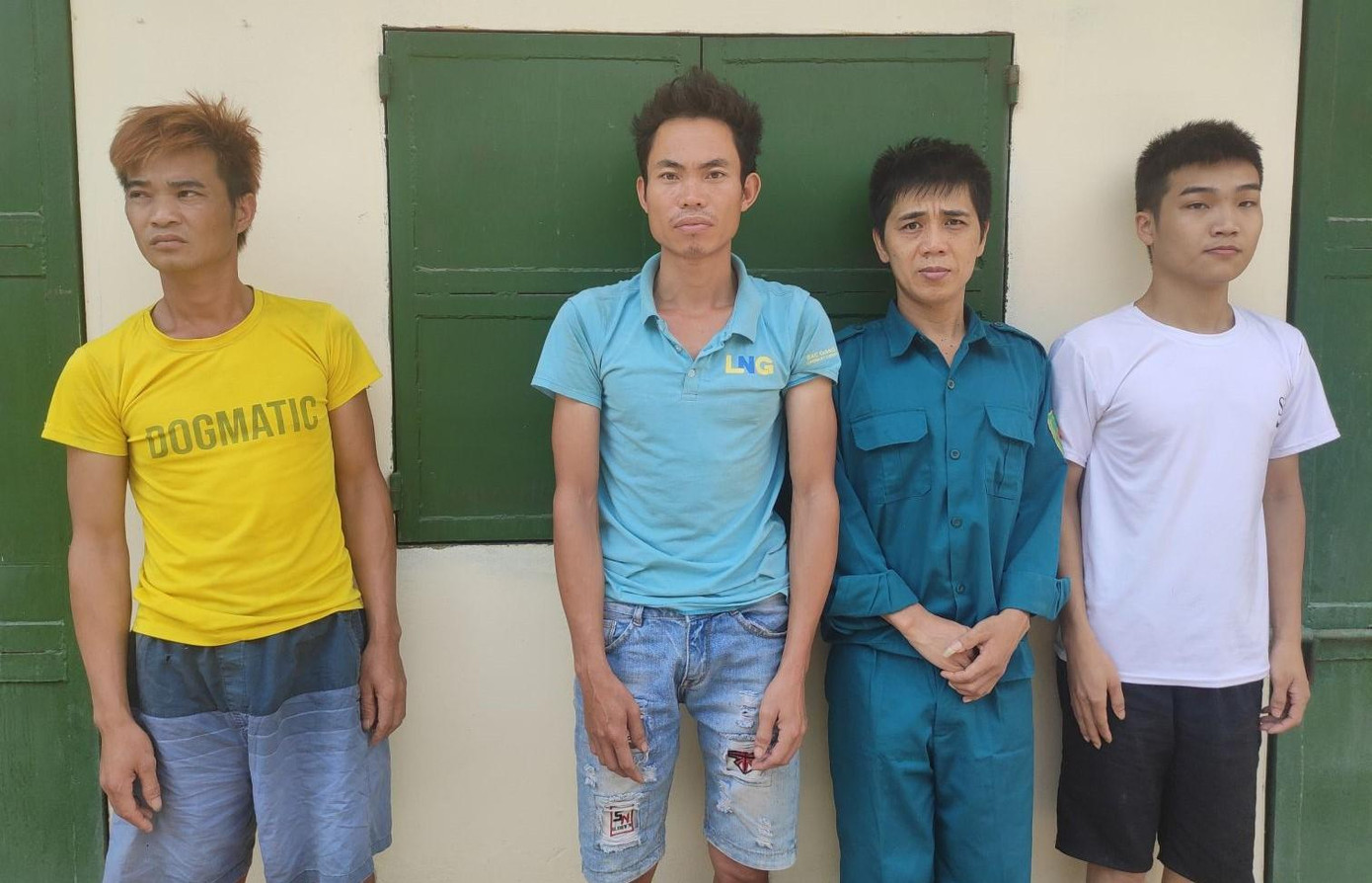 Các đối tượng tại cơ quan công an. Các đối tượng tại cơ quan công an.