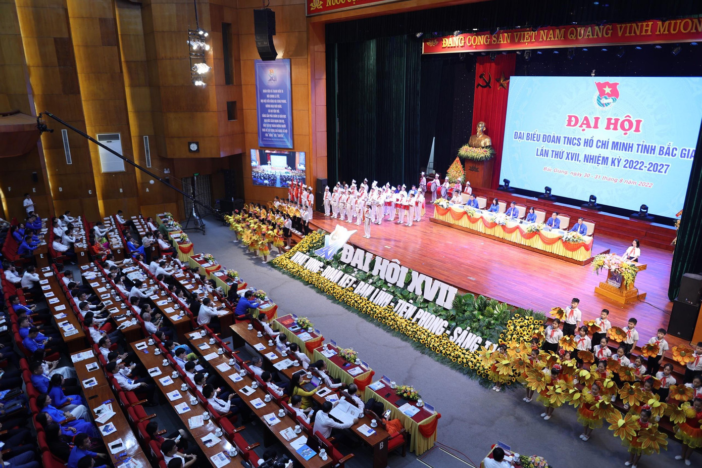 Để đạt được những mục tiêu trong nhiệm kỳ mới, Tỉnh Đoàn Bắc Giang triển khai các phong trào hành động đảm bảo tính rộng khắp, hiệu quả, bền vững, sáng tạo, trong đó chú trọng lấy thanh niên là trung tâm, chủ thể của hoạt động. Những mô hình, cách làm hiệu quả được lựa chọn để nhân rộng theo hướng có chiều sâu, bền vững trong Đoàn, tạo dấu ấn xã hội tích cực. Đồng thời, các hoạt động của các cấp Đoàn trong tỉnh Bắc Giang cần gia tăng hàm lượng tri thức, sáng tạo gắn với chuyên môn, thế mạnh của từng đối tượng thanh niên trong giải quyết các vấn đề mới, khó tại địa phương, đơn vị.