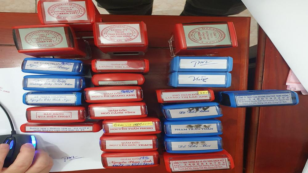 Tang vật liên quan vụ án. Ảnh Công an Bắc Giang Tang vật liên quan vụ án. Ảnh Công an Bắc Giang