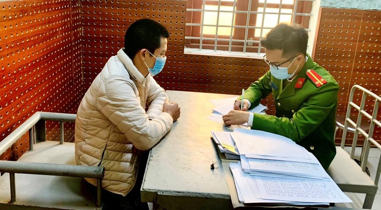 Đối tượng liên quan vụ án tại cơ quan công an