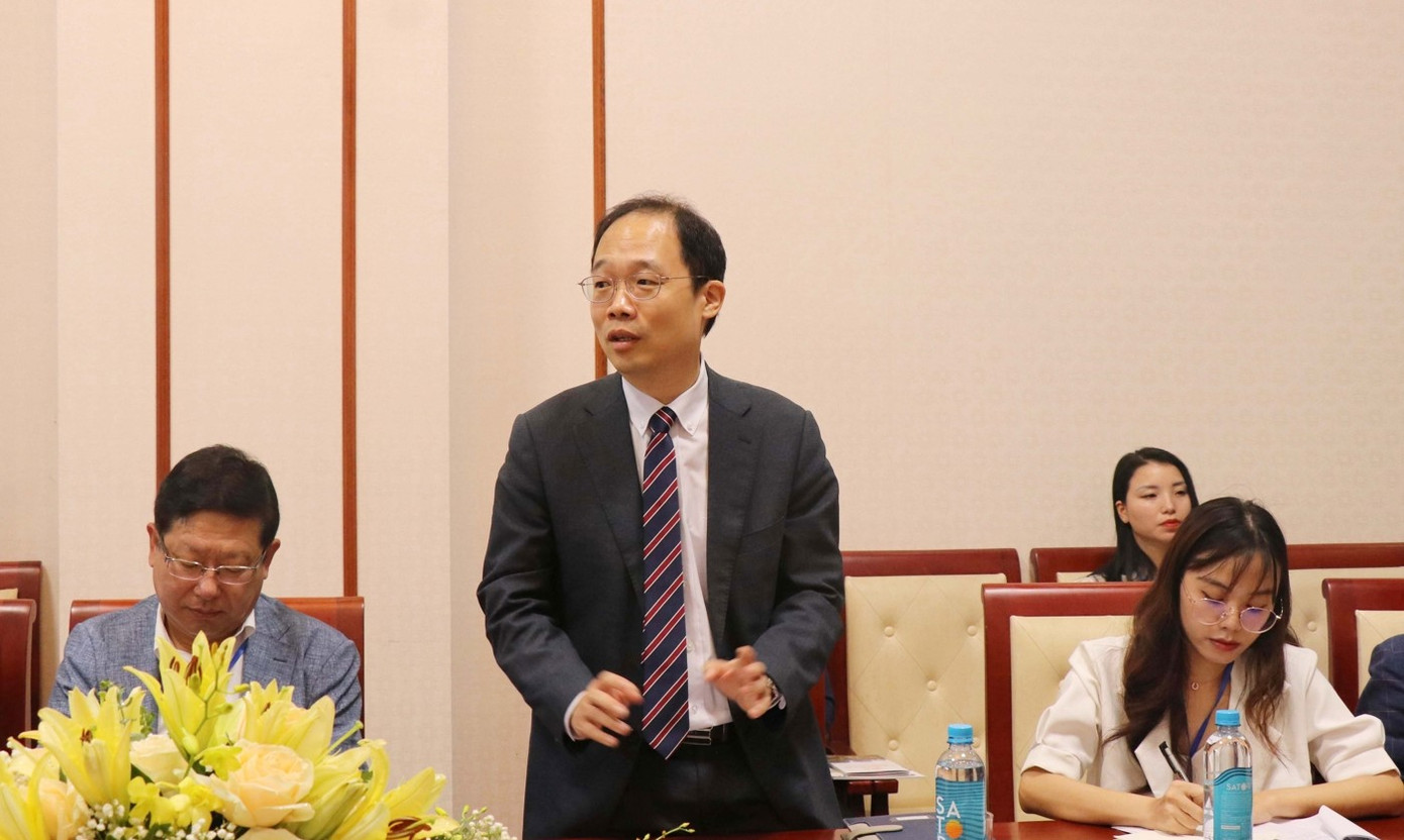 Tham tán Công sứ Hàn Quốc tại Việt Nam Yoon Sang-key phát biểu tại chương trình.