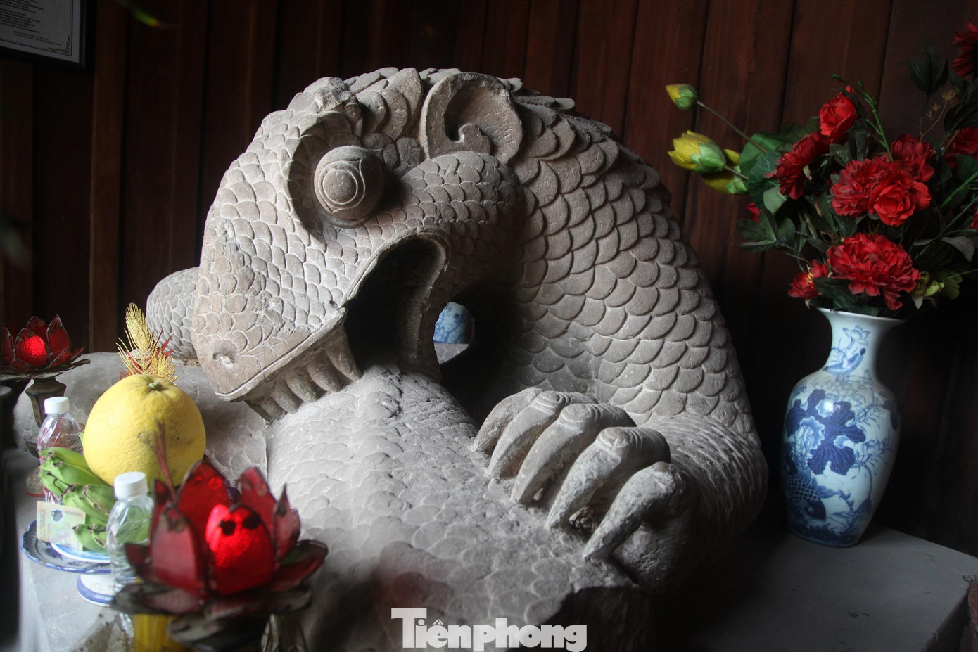 Tượng rồng đá có hình dáng đặc biệt “nửa rồng nửa rắn”
