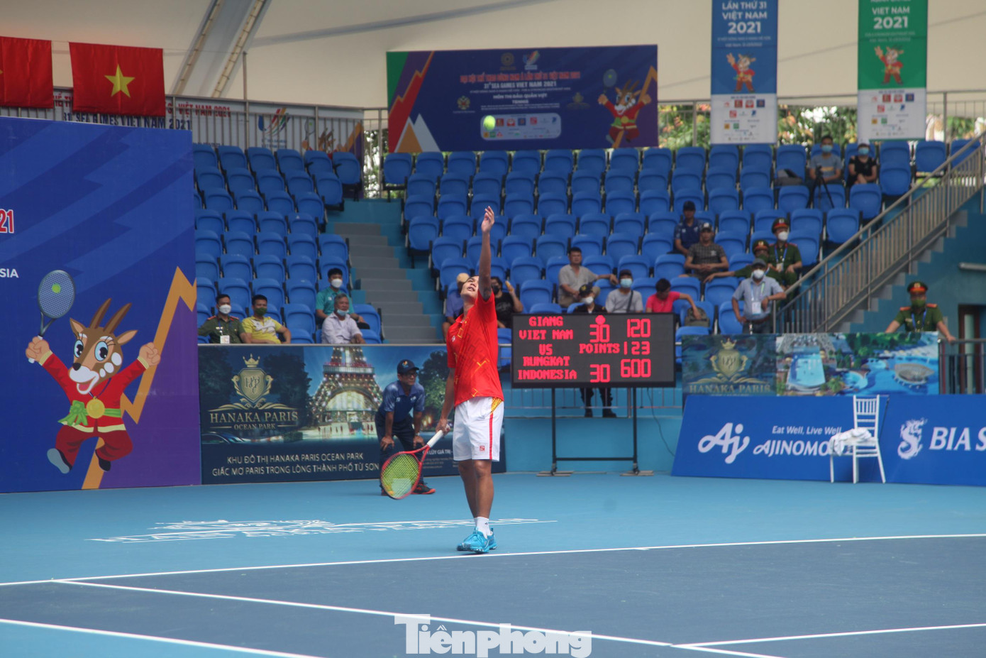 Nội dung quần vợt đồng đội nam có 7 đội tham dự gồm: Thái Lan, Philippines, Lào, Campuchia, Malaysia, Indonesia, Việt Nam. Ở vòng 1, đội tuyển Việt Nam gặp Indonesia