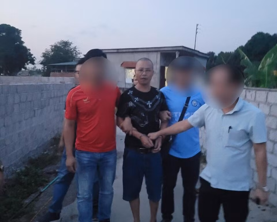Đối tượng Giang bị lực lượng công an bắt giữ