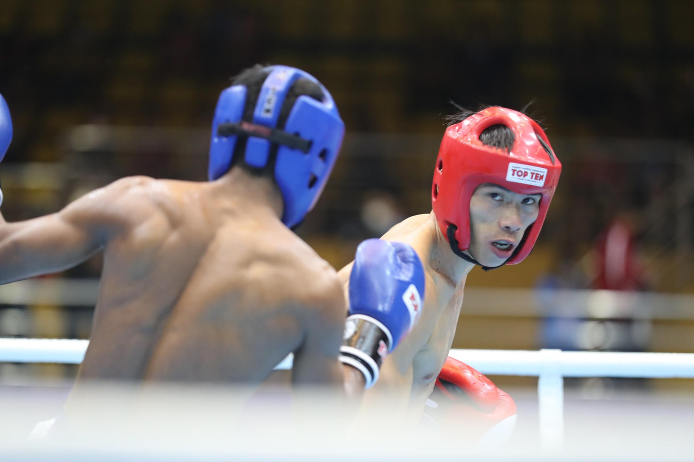 Tuấn đánh áp đảo đối phương người Indonesia