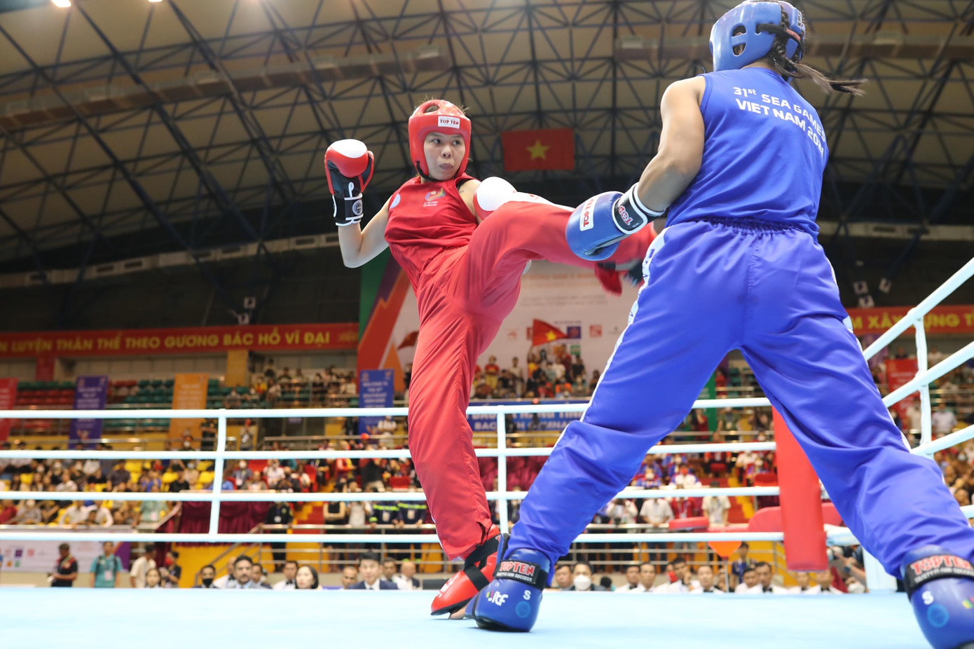 Huỳnh Kim Vàng chiến đấu kiên cường trước đối thủ