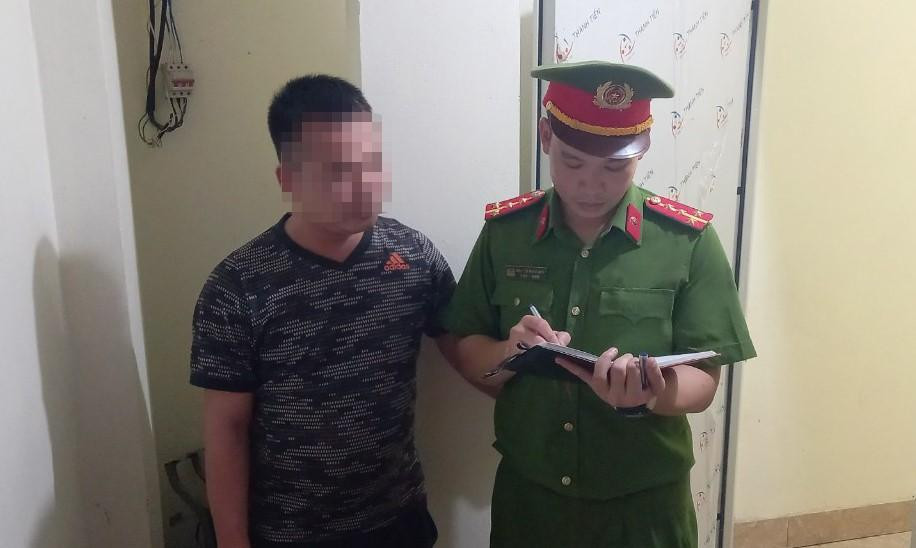 Công an tỉnh Bắc Giang kiểm tra một cơ sở kinh doanh dịch vụ karaoke