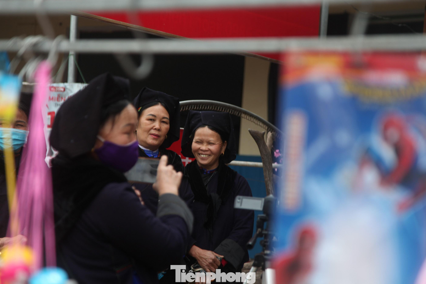 Tại chợ tình Tân Sơn, nhiều người Nùng gặp lại được người thân sau nhiều năm xa cách. Chợ tình Tân Sơn diễn ra một lần trong năm vào ngày 12 tháng Giêng.