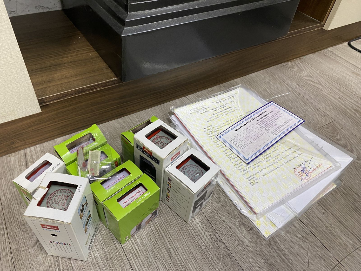 Tang vật thu giữ tại nơi làm việc của đối tượng Mạc Đăng Thanh Tang vật thu giữ tại nơi làm việc của đối tượng Mạc Đăng Thanh