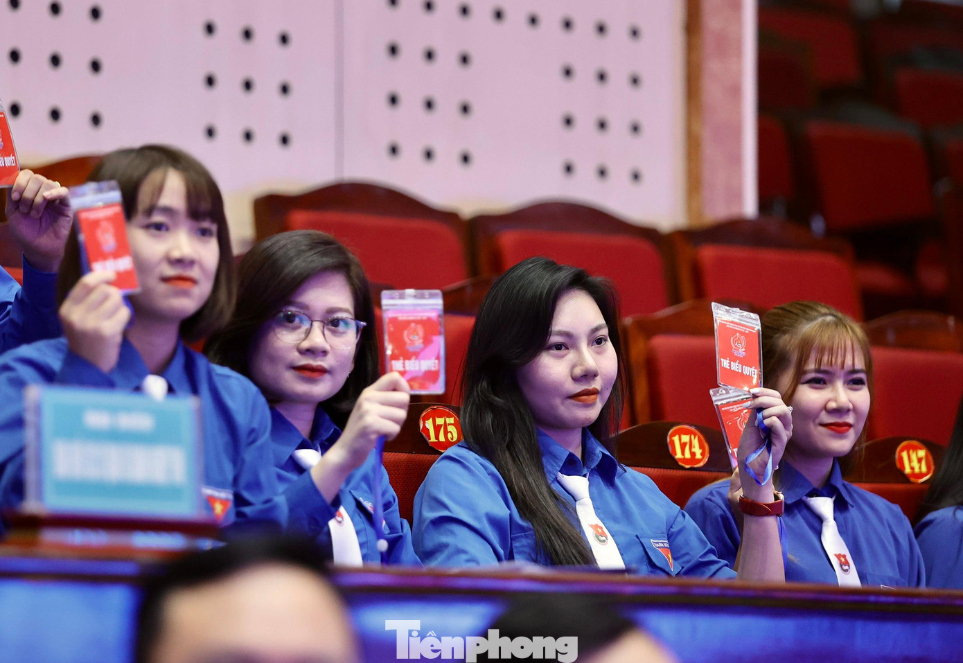 Đại biểu bầu Ban Kiểm phiếu tại Đại hội đại biểu Đoàn TNCS Hồ Chí Minh tỉnh Bắc Ninh lần thứ XV Đại biểu bầu Ban Kiểm phiếu tại Đại hội đại biểu Đoàn TNCS Hồ Chí Minh tỉnh Bắc Ninh lần thứ XV