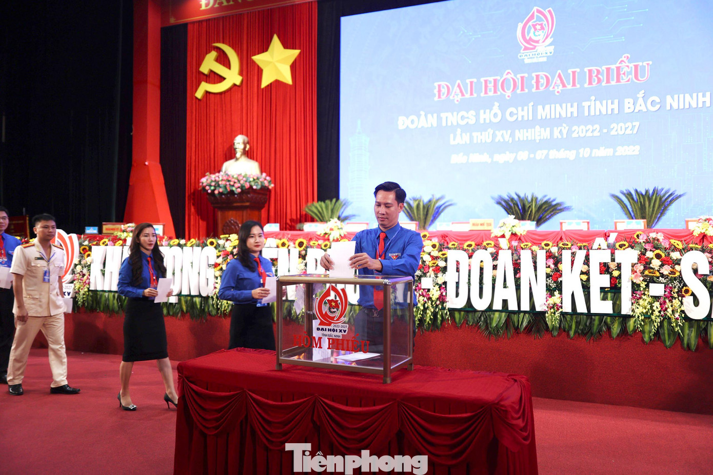 Đại biểu bỏ phiếu bầu Ban Chấp hành Đoàn TNCS Hồ Chí Minh tỉnh Bắc Ninh khóa mới Đại biểu bỏ phiếu bầu Ban Chấp hành Đoàn TNCS Hồ Chí Minh tỉnh Bắc Ninh khóa mới