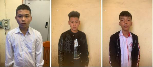 Đối tượng Nam, Giang, Tuấn Anh (từ trái qua phải) tại Cơ quan Công an Đối tượng Nam, Giang, Tuấn Anh (từ trái qua phải) tại Cơ quan Công an