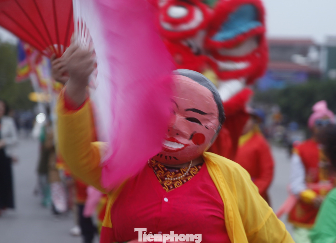 Ngợi ca chiến thắng “Xương Giang, trong bài “Xương Giang Phú” nổi tiếng ở thế kỷ XV của danh nhân Lý Tử Tấn đã viết: “Nơi đây vũ công lừng lẫy/ Giúp cho đất nước bình yên/ Ấy Xương Giang, một sông hình thắng/ Mà dấu thơm muôn thuở còn truyền”