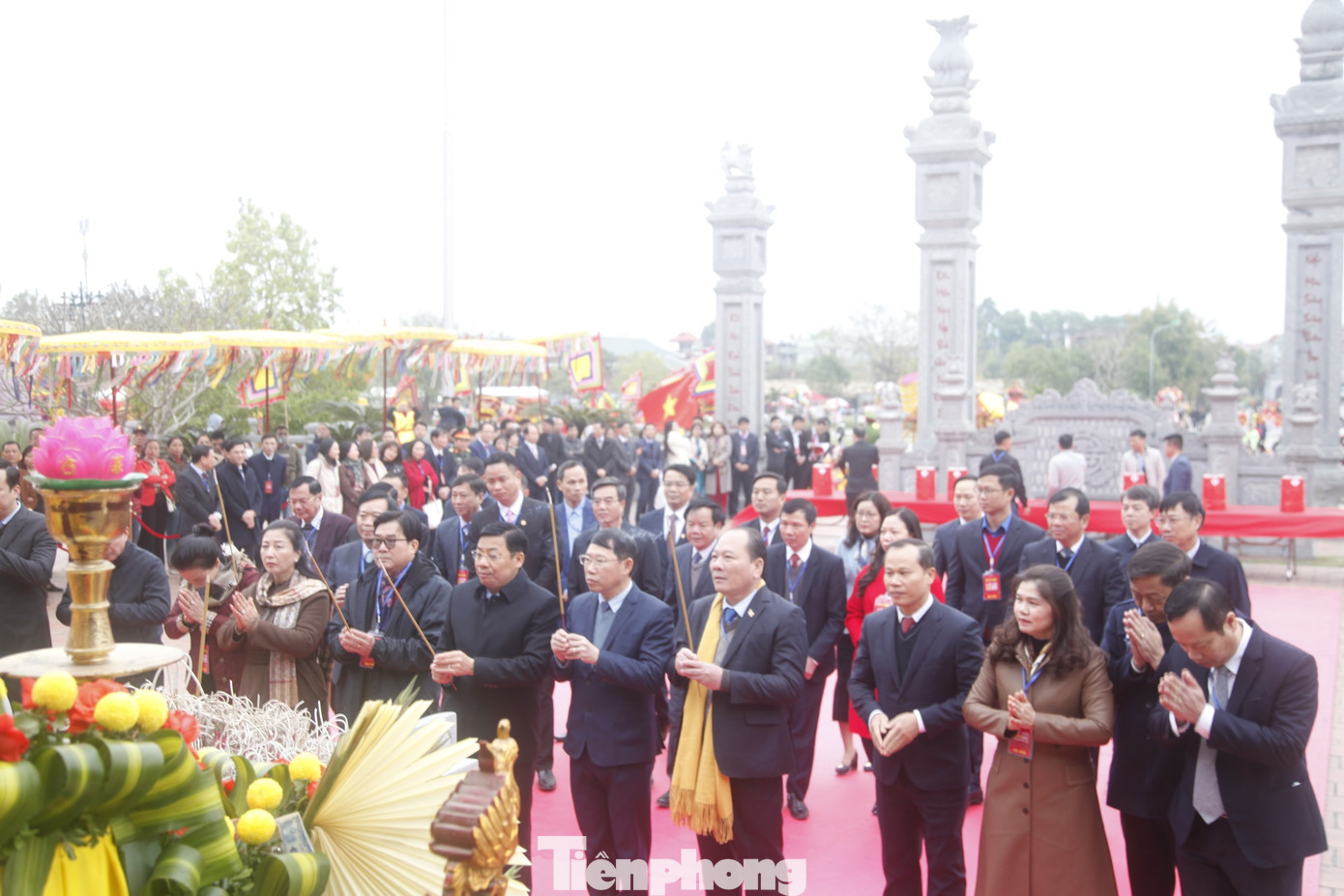 Tham dự lễ hội có Bí thư Tỉnh ủy Bắc Giang Dương Văn Thái; Chủ tịch HĐND tỉnh Bắc Giang Lê Thị Thu Hồng, Chủ tịch UBND tỉnh Bắc Giang Lê Ánh Dương và hàng nghìn người dân. Lãnh đạo Tỉnh ủy, HĐND, UBND tỉnh Bắc Giang thắp hương tại lễ hội.