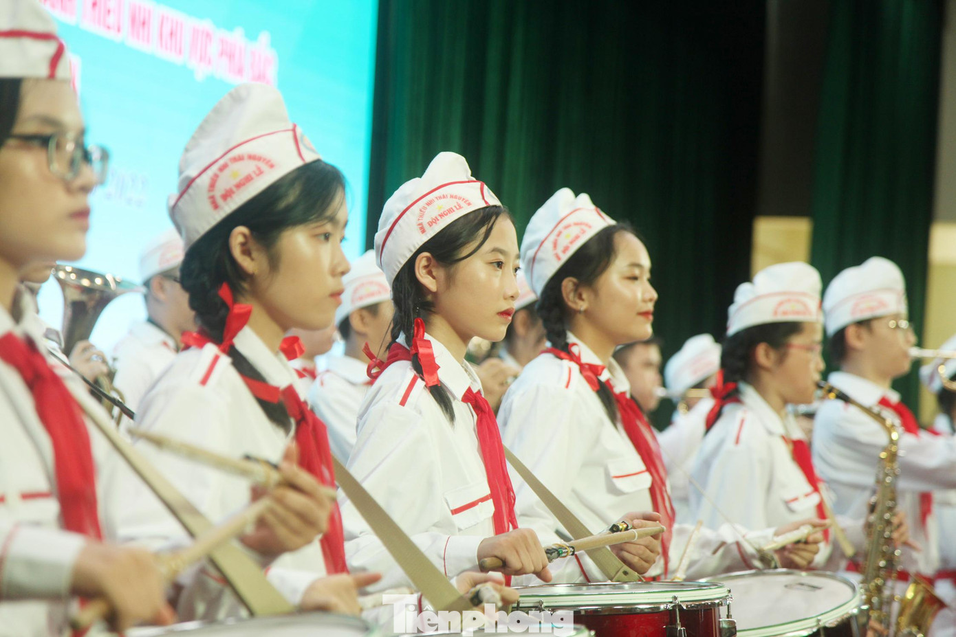 Các em thiếu nhi biểu diễn các tiết mục sôi nổi tại liên hoan