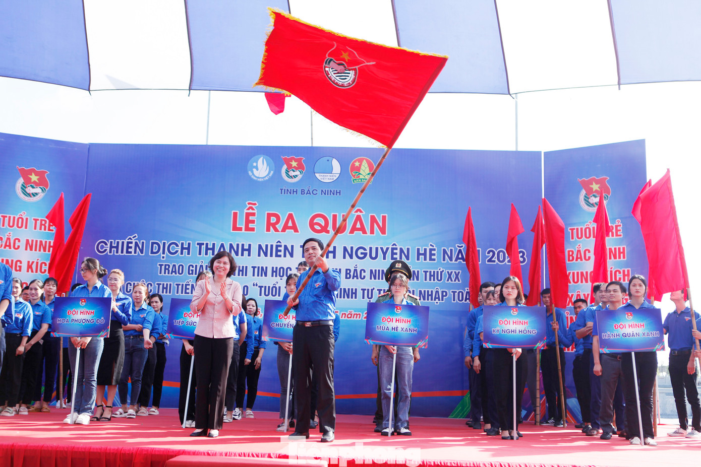 Lãnh đạo Hội đồng nhân dân và Bí thư Tỉnh Đoàn Bắc Ninh Nguyễn Đức Sâm phát động Chiến dịch Thanh niên tình nguyện Hè. Ảnh: Nguyễn Thắng. Lãnh đạo Hội đồng nhân dân và Bí thư Tỉnh Đoàn Bắc Ninh Nguyễn Đức Sâm phát động Chiến dịch Thanh niên tình nguyện Hè. Ảnh: Nguyễn Thắng.